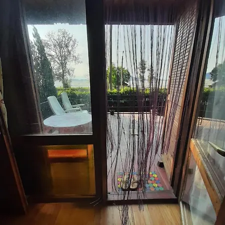 Balatonra Panoramas Fahaz Stranddal Szemben Alpesi faház
